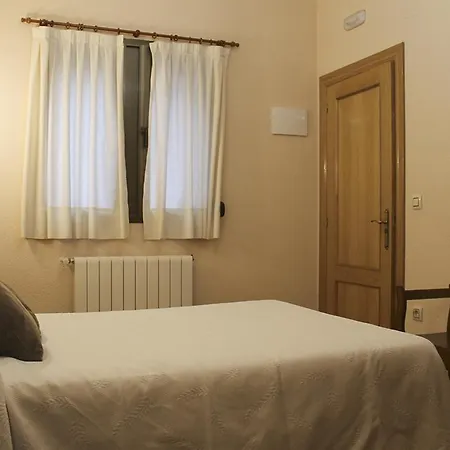 شقة Monasterio San Martín de Castañeda